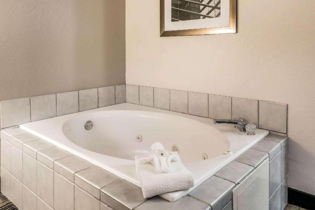 Suburban Studios Mason Hwy 42 Εξωτερικό φωτογραφία